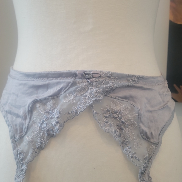 Elegant Lace Women's Garter Belt - Gray - Picture 2 of 10